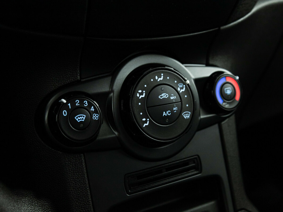 Купить Ford Fiesta Mk6 Рестайлинг, 2016, 110 541 км, фото №14