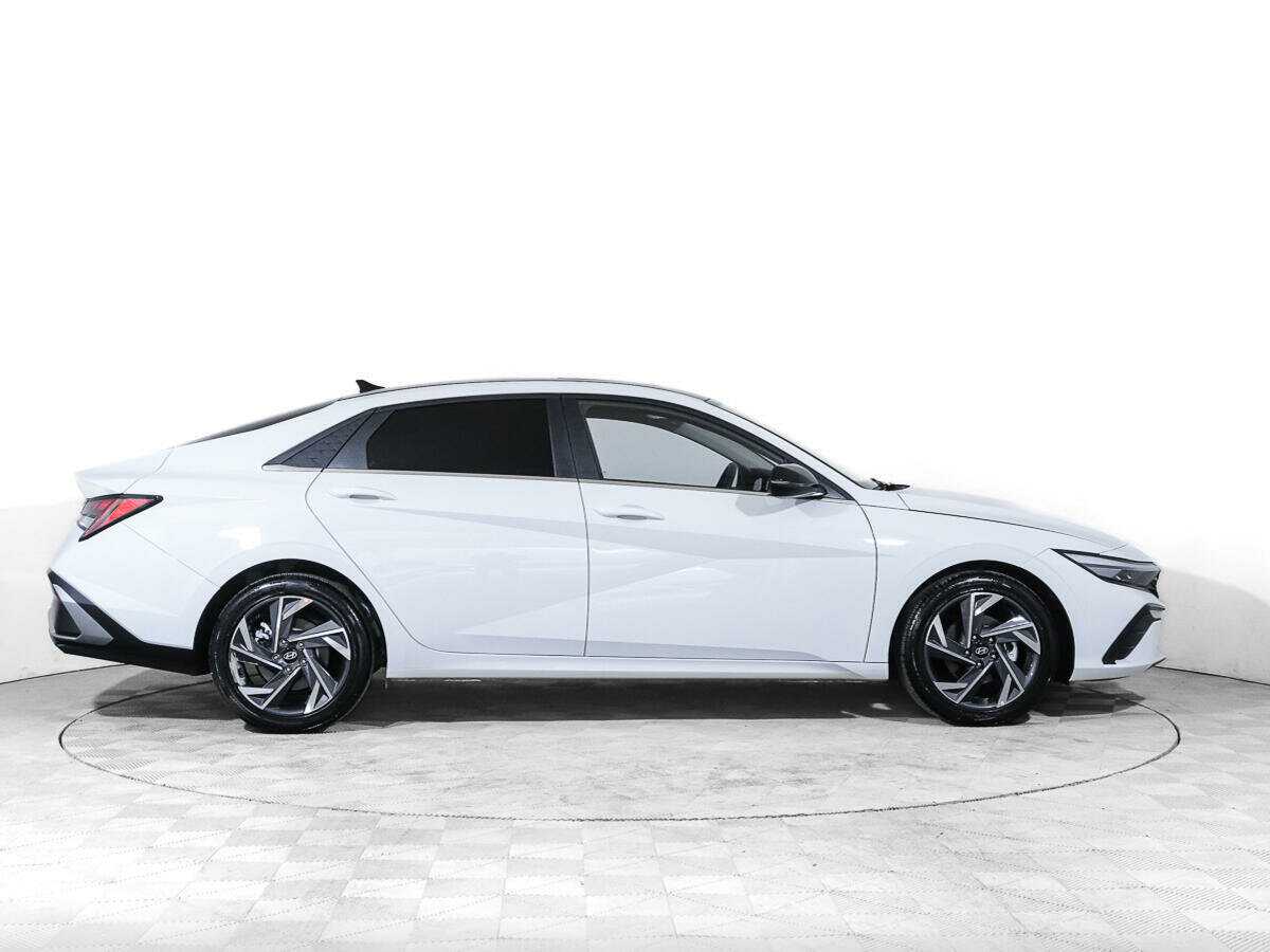 Купить Hyundai Elantra, 2024, 4 502 км, фото №3