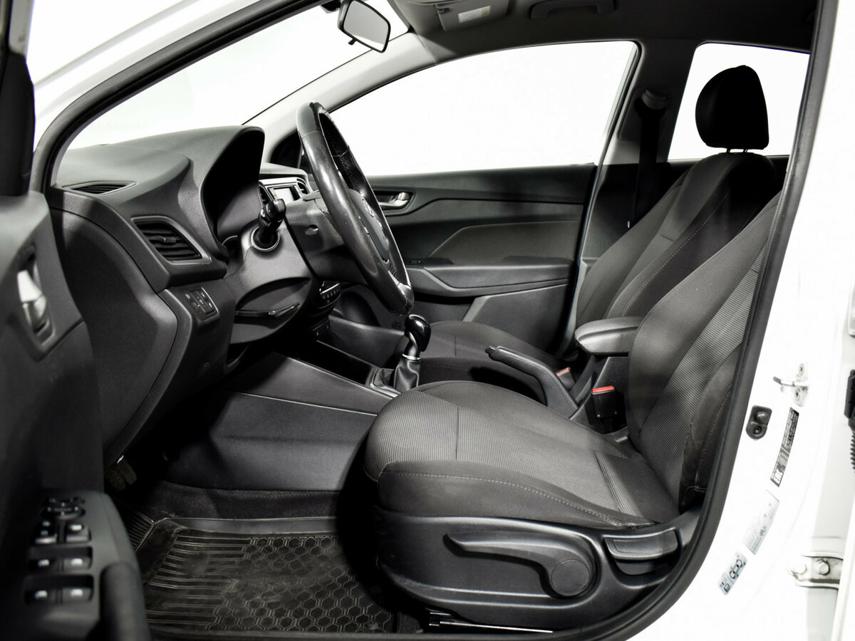 Купить Hyundai Solaris II, 2018, 217 406 км, фото №10